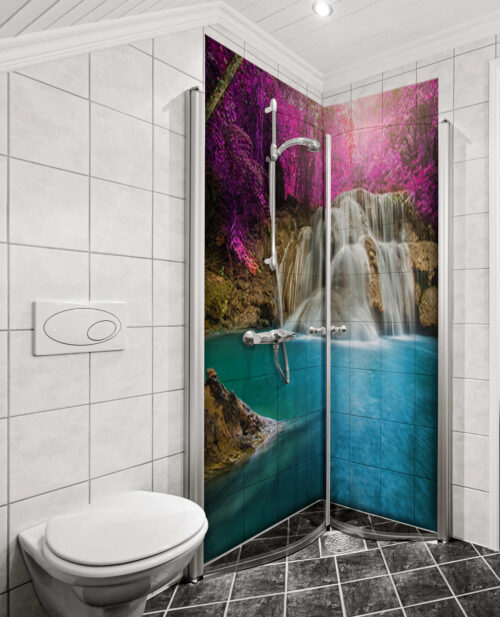 Duschrückwand Aluverbund – Verträumter rosa Wald & kristallblauer Wasserfall